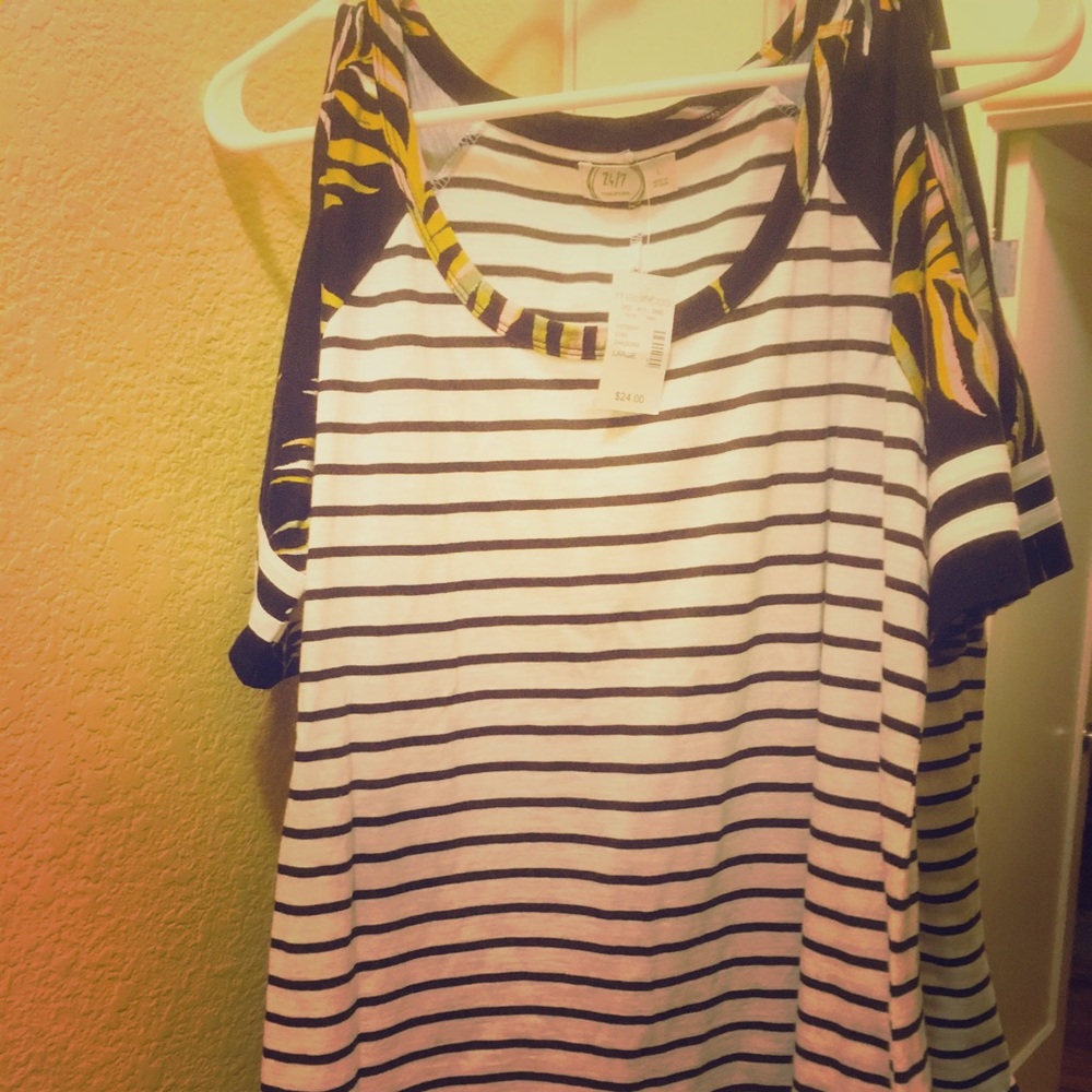 Stripped cold shoulder tee